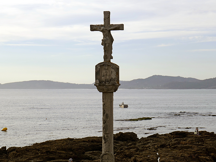Cruceiro na cabeceira da praia da Fontaíña. Parroquia de Coruxo (Vigo).