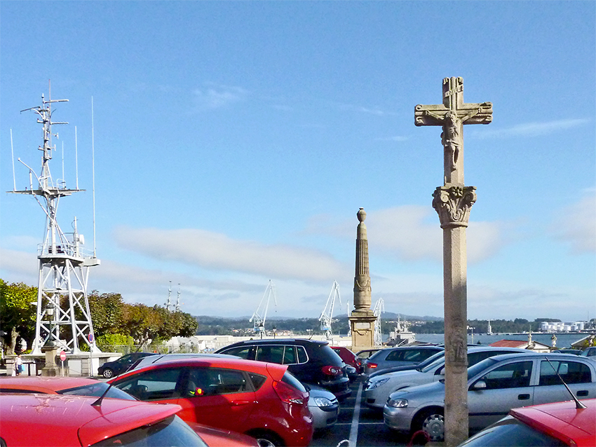 Cruceiro en una calle de Marín (Pontevedra).