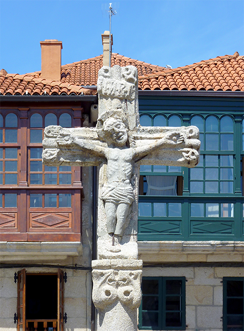 Detalle de cruceiro na vila de Pontevedra.